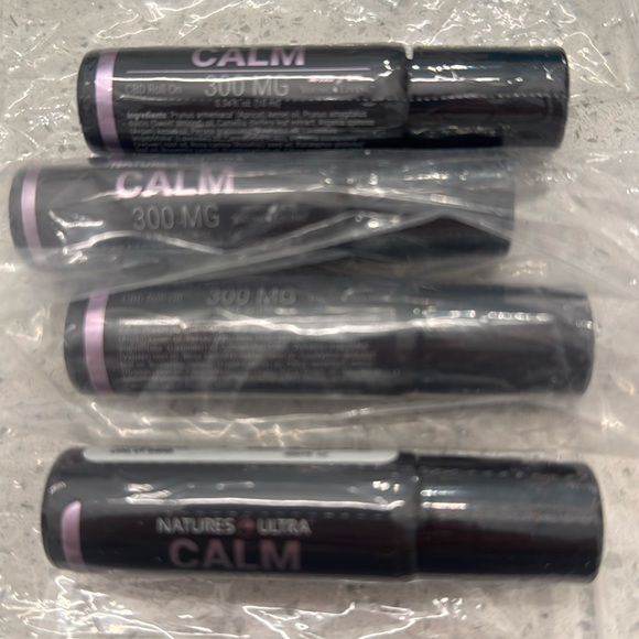 1 Young Living Natures Ultra Calm Roll-On smells amazing🩷